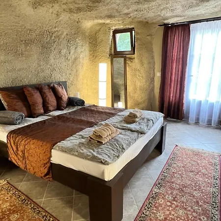 Sirocave Barlang Szobak *