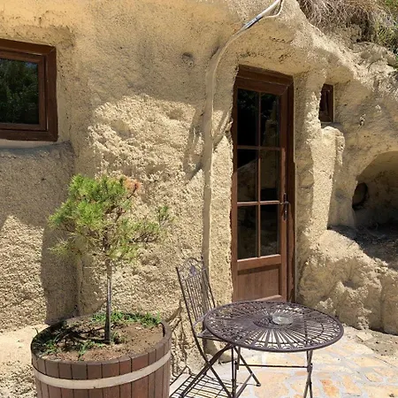 Sirocave Barlang Szobak Гостевой дом