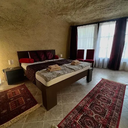 Sirocave Barlang Szobak بيت ضيافة