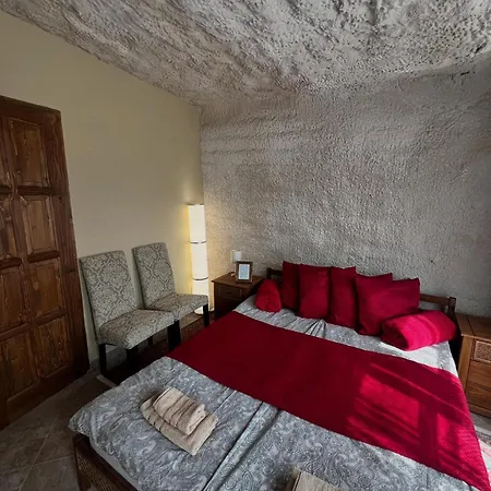 Гостевой дом Sirocave Barlang Szobak Sirok