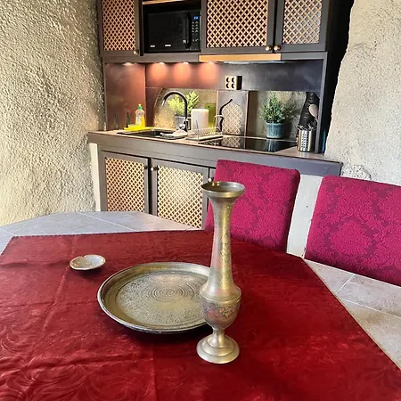 Гостевой дом Sirocave Barlang Szobak