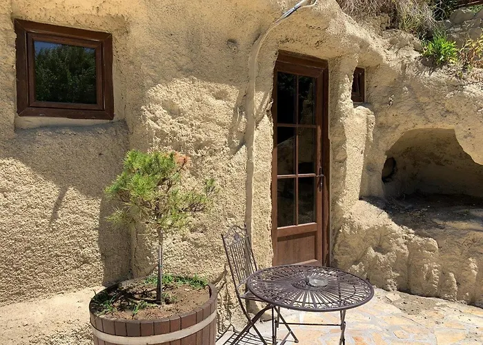 Sirocave Barlang Szobak Pensiune