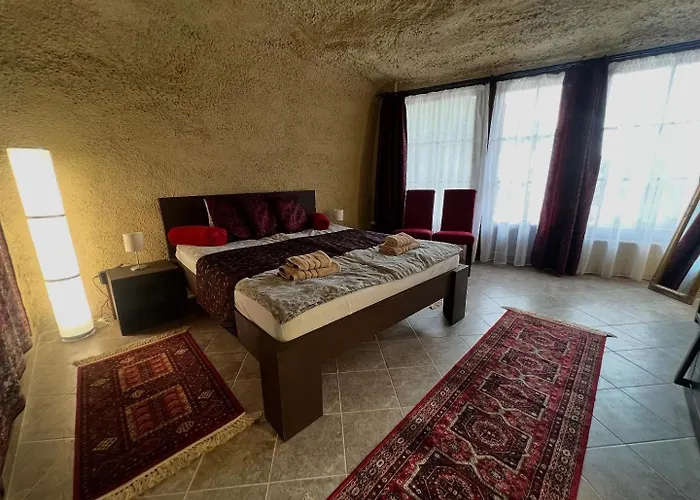 Sirocave Barlang Szobak Pensiune